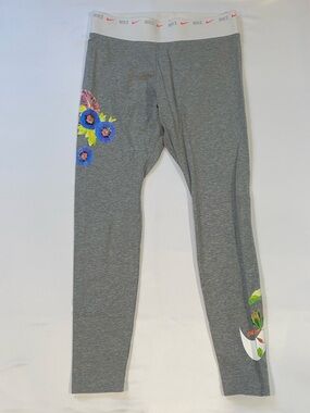 Nike Ultra Femme Leggings with Floral Print. Medium